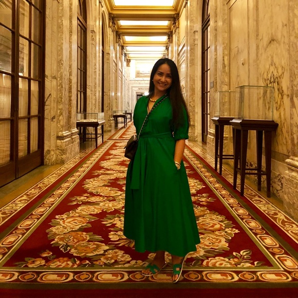 Meet your Posher, Jasmine. Fashionista since birth - Picture 5 of 16